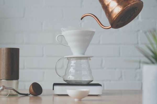 Hario V60 Pour Ouver-bryggare perfekt för kaffeentusiaster som älskar specialkaffe.